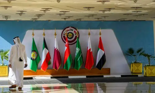 Gulf states call off meeting with Iran; Houthis launch new attack on Saudi
