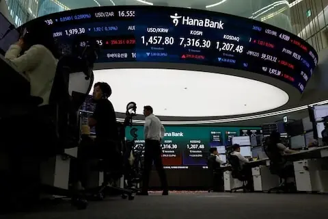 Asian markets make nervous start ahead of Fed decision