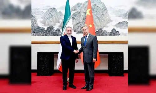 China's top diplomat urges Iran, US to show restraint, revive talks