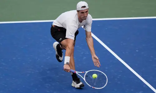 Former doubles world number one Salisbury retires