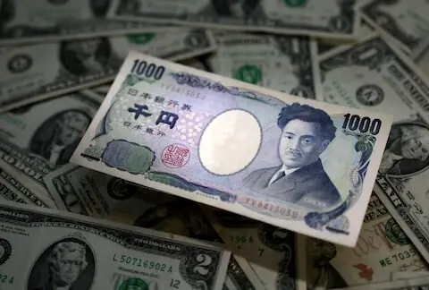 Yen weak ahead of BOJ decision; rate hike expected