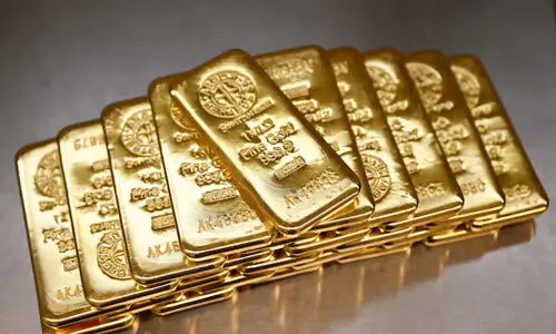 Gold price declines by Rs100 per tola in Pakistan