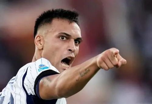 Martinez nets double as Inter come back to draw 2-2 with Roma Martinez nets double as Inter come back to draw 2-2 with Roma
