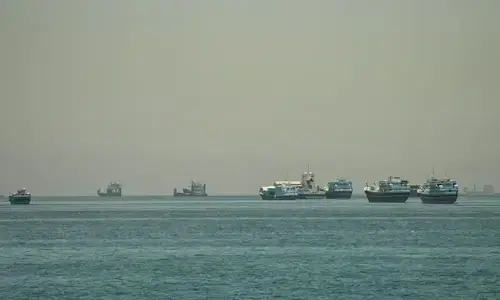 آبنائے ہرمز میں کشیدگی برقرار، بحری جہازوں کی آمدورفت محدود