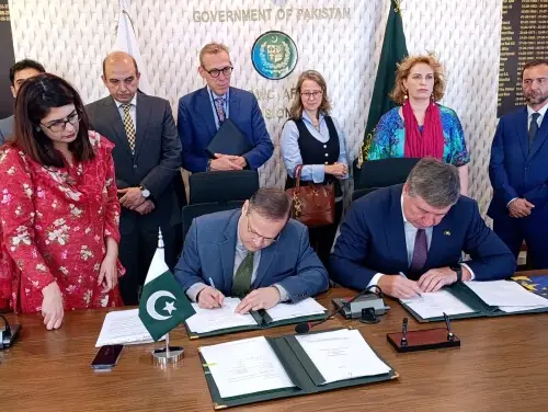 Pakistan, EU ink &euro;65mn financing deals
