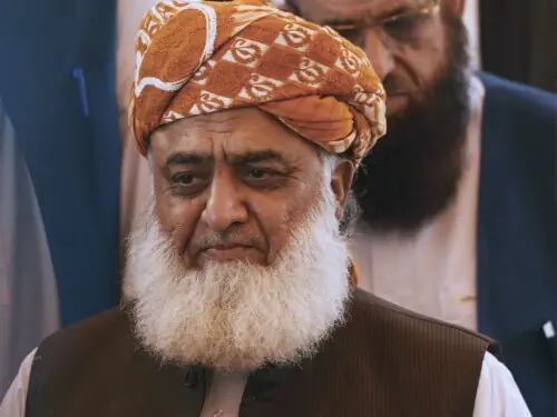 Fazl condemns arrest of IK&rsquo;s sisters