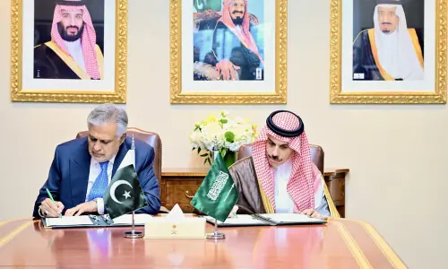 Pakistan, Saudi Arabia sign agreement to abolish visas for diplomatic, official passport holders