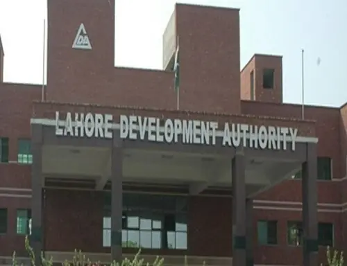 LDA chief orders accelerated pace on Lahore projects LDA chief orders accelerated pace on Lahore projects