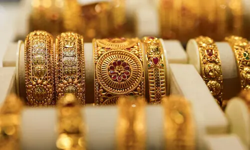 Gold loses Rs5,600 per tola in Pakistan as global prices decline