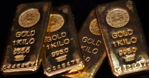 Gold heads for weekly loss as stronger dollar, Fed rate outlook weighs Gold heads for weekly loss as stronger dollar, Fed rate outlook weighs