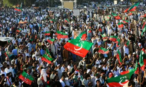 پی ٹی آئی نے لانگ مارچ 5 اکتوبر تک مؤخر کردیا پی ٹی آئی نے لانگ مارچ 5 اکتوبر تک مؤخر کردیا