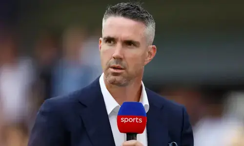 Pietersen holds Ashes talks with England coach Fleming
