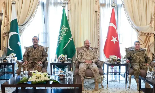 Pakistan, Saudi, Turkish chiefs discuss closer military ties