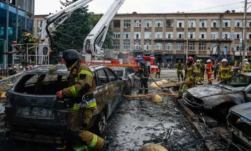 Russian strikes shut Ukraine&rsquo;s biggest steelmaker