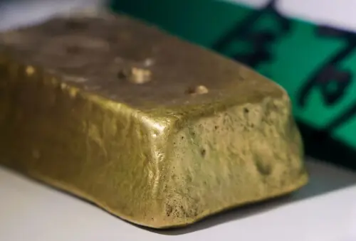 Gold drops more than 1% on US rate-hike bets Gold drops more than 1% on US rate-hike bets