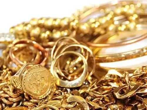 Gold prices nosedive
