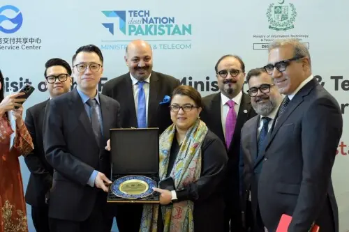Minister visits Huawei&rsquo;s Global Service Centre