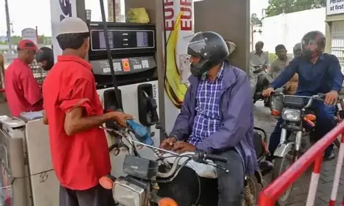 Petrol price up 88 paise, HSD&rsquo;s down Rs1.88