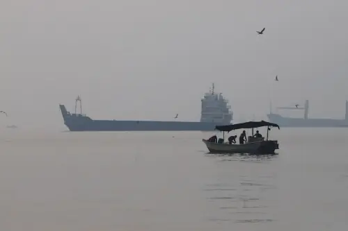 Attacks on tankers in Hormuz hit highest of any week since start of Iran war, sources say