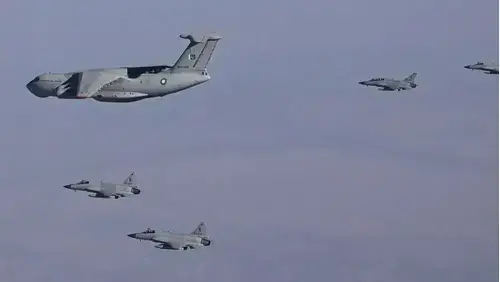 پاکستان نے سعودی آپریشن میں پی اے ایف طیاروں کی شرکت سے متعلق نیویارک ٹائمز کی رپورٹ مسترد کردی