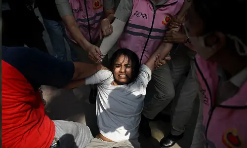India detains thousands, locks down Delhi to foil election chief protest