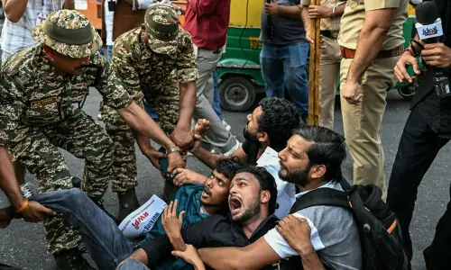 Thousands march in New Delhi to demand election chief resign Thousands march in New Delhi to demand election chief resign