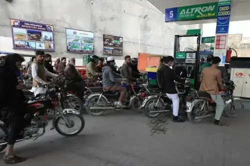 Petrol price cut by Rs2.71, HSD&rsquo;s by 3 paise