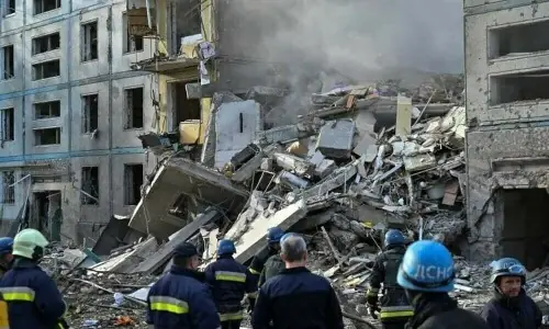 Russian strikes kill one, hit energy facilities in Kyiv, mayor says