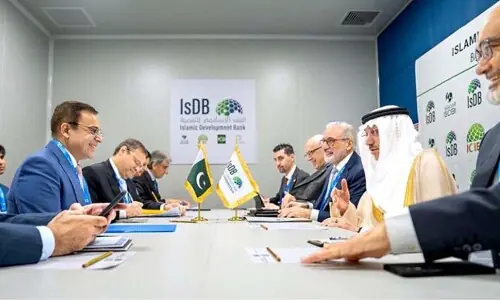 Pakistan, IsDB advance USD5.6bn cooperation