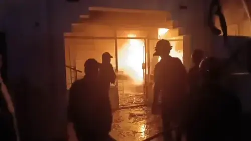 کراچی: میٹرووِل کے گودام میں آتش زدگی، تیسرے درجے کی ہنگامی صورتِ حال نافذ