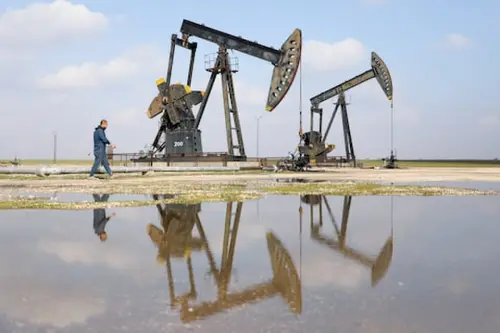 Oil eases on Middle East diplomacy hopes, Saudi attacks keep supply worries alive