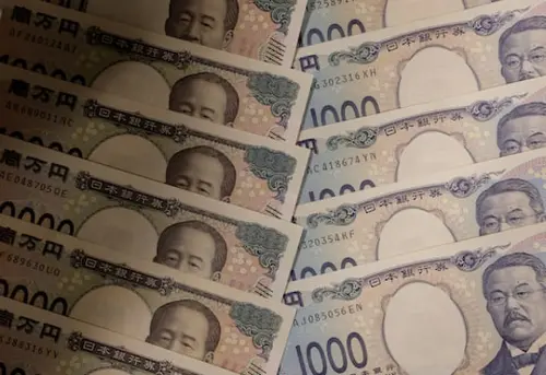 Yen slips ahead of central bank bonanza, dollar firms on tech rebound