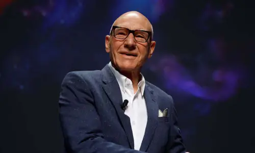 Patrick Stewart, Shakespearean actor turned 'Star Trek' and 'X-Men' star, dies at 86