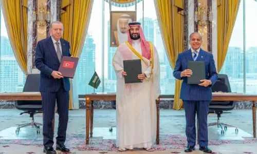 Syria weighing whether to join Makkah pact: foreign minister