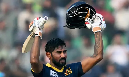 Kamindu hits maiden ODI ton as Sri Lanka set Pakistan 326 in final