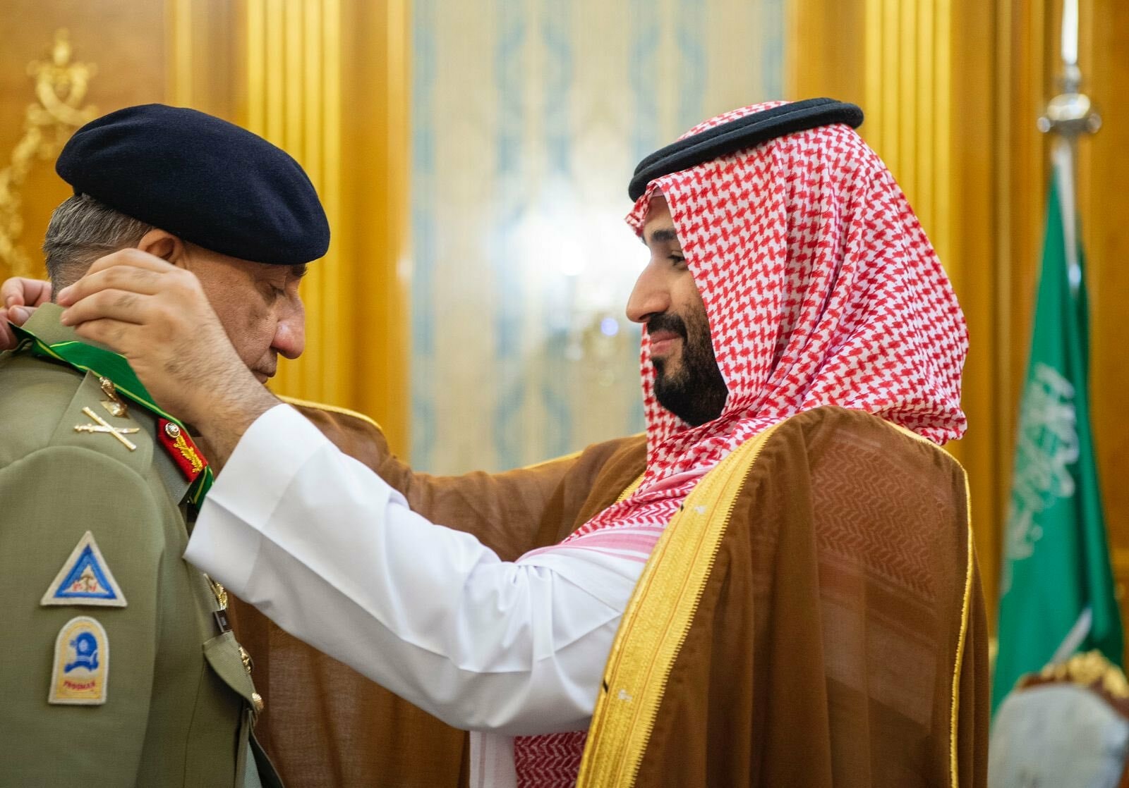 Saudi crown prince confers COAS Bajwa with King Abdulaziz Medal for strengthening Pak-Saudi ties