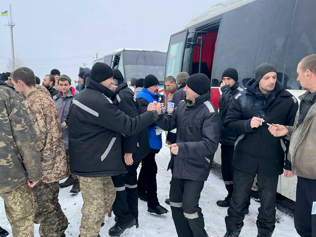 This handout picture taken and released by Ukrainian Presidential Chief of Staff Andriy Yermak on February 4, 2023, shows freed Ukrainian prisoners reacting following their exchange in an unknown location in Ukraine. Photo: AFP