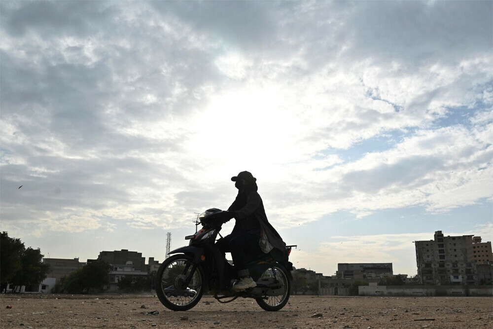  Karachi&rsquo;s &lsquo;Rowdy Riders&rsquo; group now boasts a membership made up of more than 1,500 housewives, students and professionals. Photo: AFP 