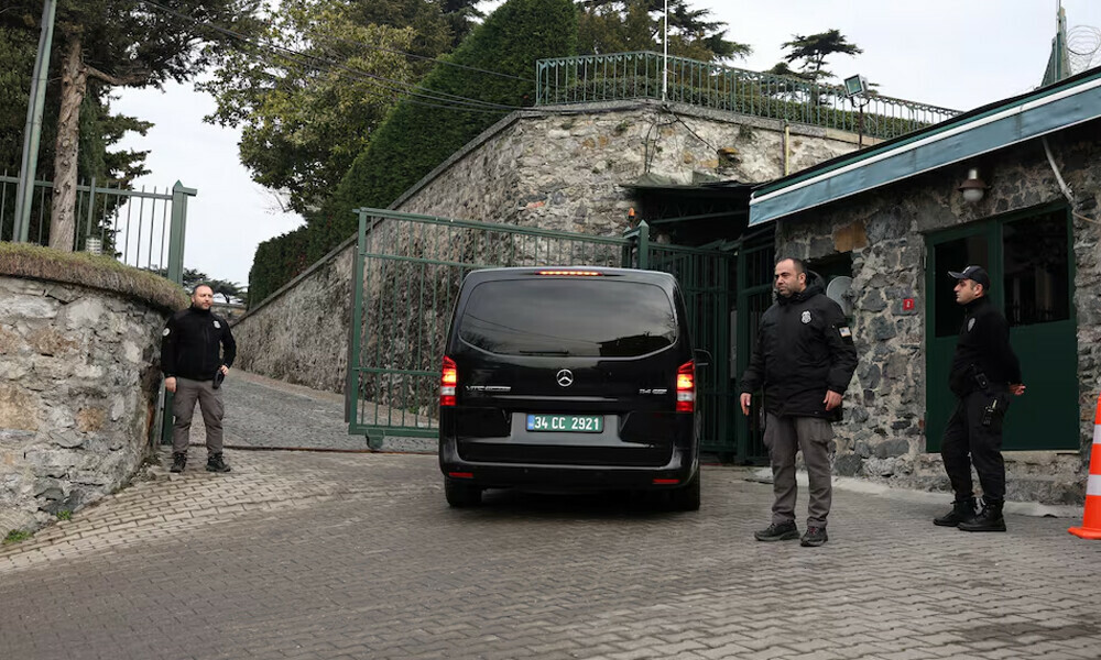A vehicle carrying the Russian delagation arrives at the residence of the U.S. Consul General in Istanbul, Turkiye, February 27, 2025. Photo: Reuters