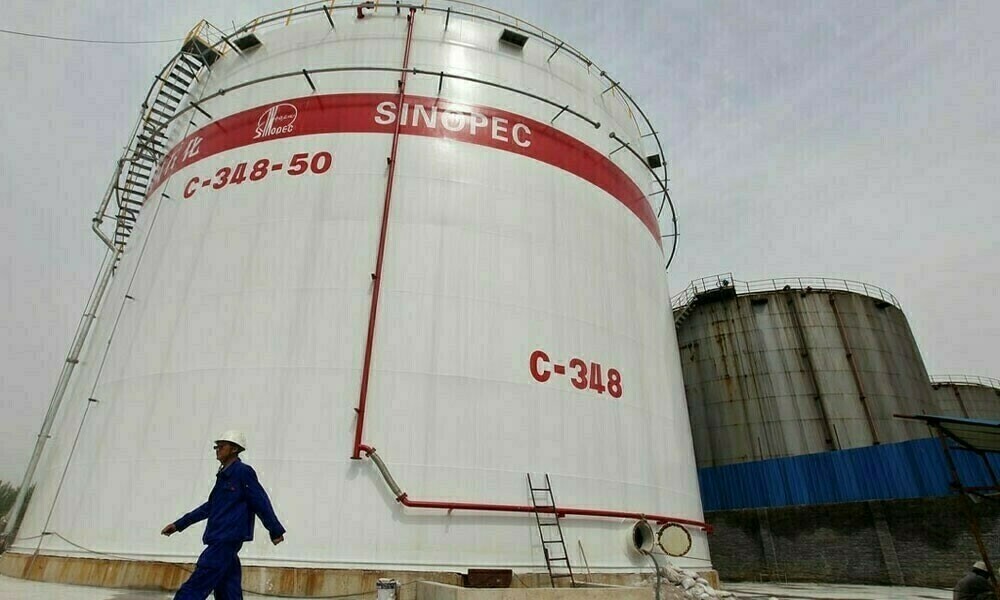Sinopec’s quarterly net income falls 28% on slower fuel sales
