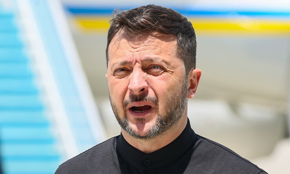 Ukrainian President Volodymyr Zelensky looks on after disembarking from a plane upon his arrival at Ankara airport, in Ankara, on May 15, 2025. Photo: AFP