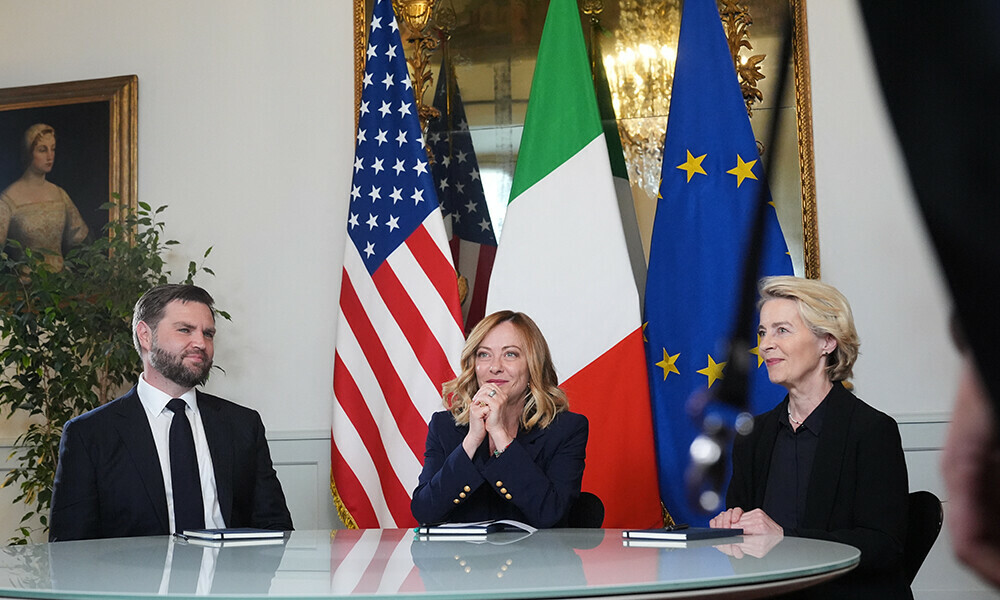 US vice president meets EU Commission chief, hopes to move forward trade talks
