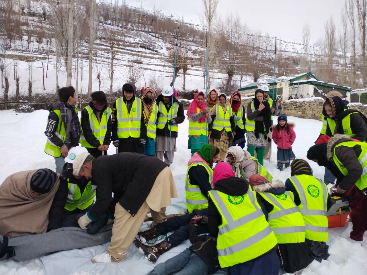  Community emergency response volunteers during a snow avalanche preparedness simulation. Photo: AKAHP 