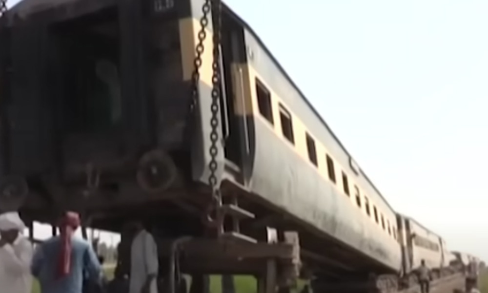 At least 25 hurt as train derails near F’bad