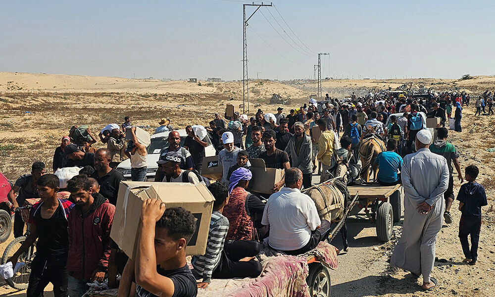 Displaced Palestinians walk along a road to receive humanitarian aid packages from a US-backed foundation in Rafah in the southern Gaza Strip on June 5, 2025. Photo: AFP