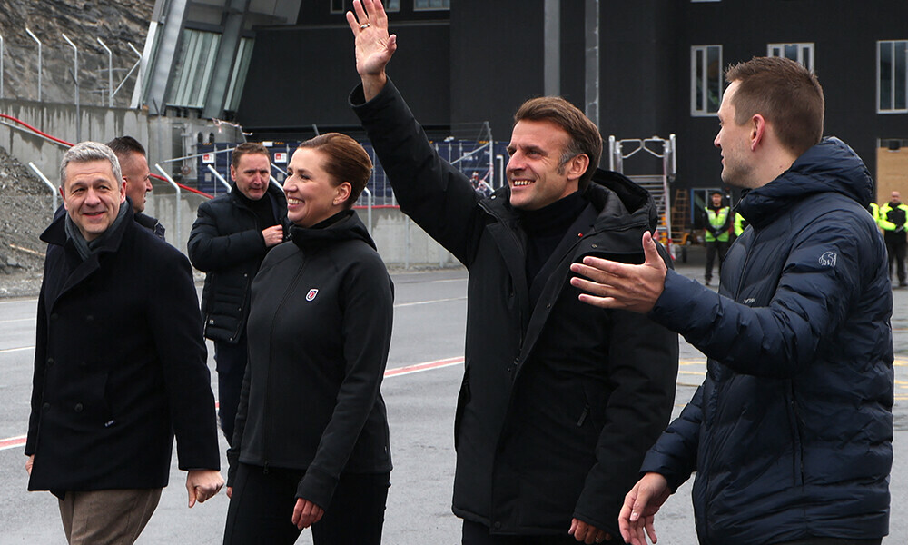French President Emmanuel Macron (2ndR) waves wellwishers as is welcomed by Danish Prime Minister Mette Frederiksen (3rdR) and Greenland&rsquo; s Prime Minister Jens-Frederik Nielsen (R) as he arrives at Nuuk Airport in Nuuk, Greenland, on June 15, 2025. Photo: AFP