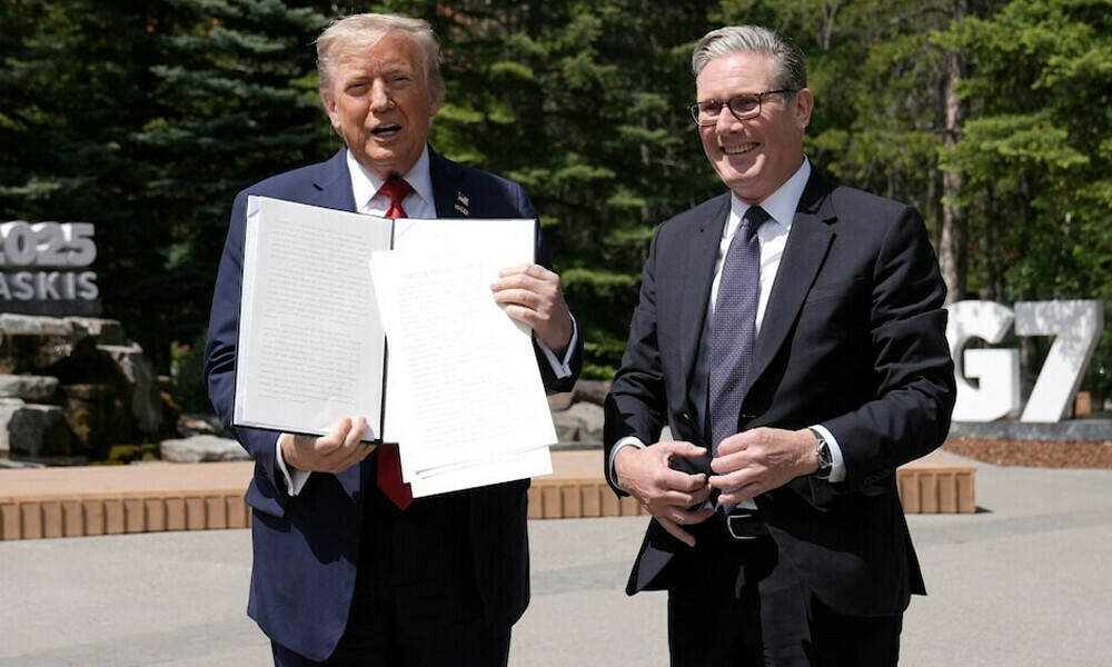 US President Donald Trump holds a signed Trade Agreement with Britain during a meeting with British Prime Minister Keir Starmer, at the G7 summit, in Kananaskis, Alberta, Canada June 16, 2025. Photo: Reuters