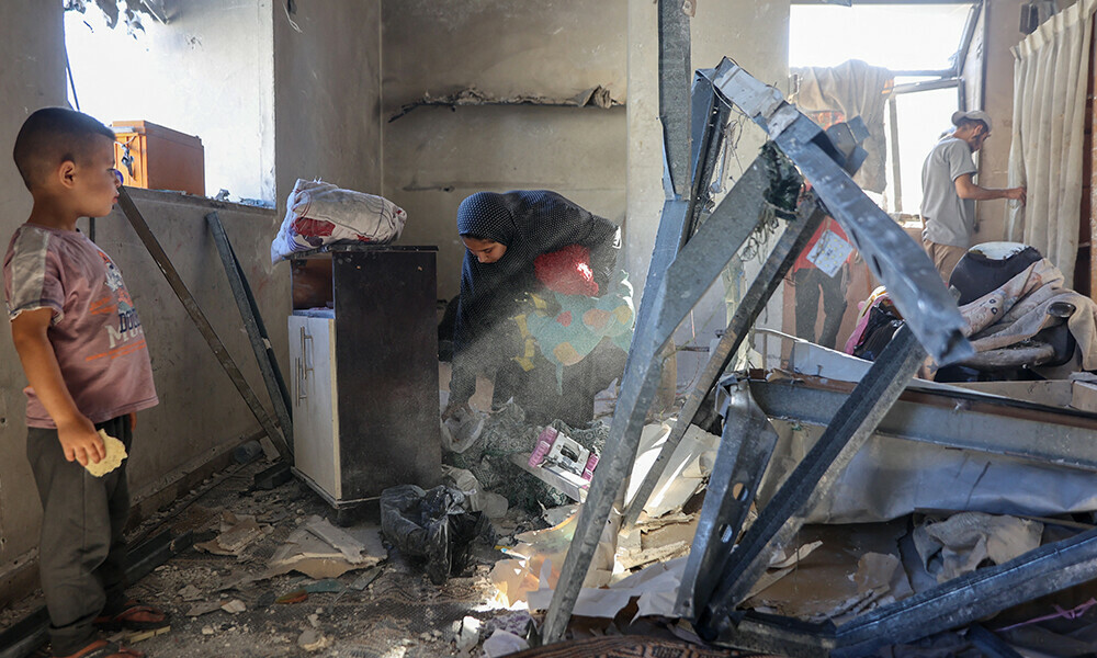 People inspect the damage after a reported Israeli strike on a clinic-turned-shelter in the northern Al-Rimal neighborhood of Gaza City on July 7, 2025. Photo: AFP