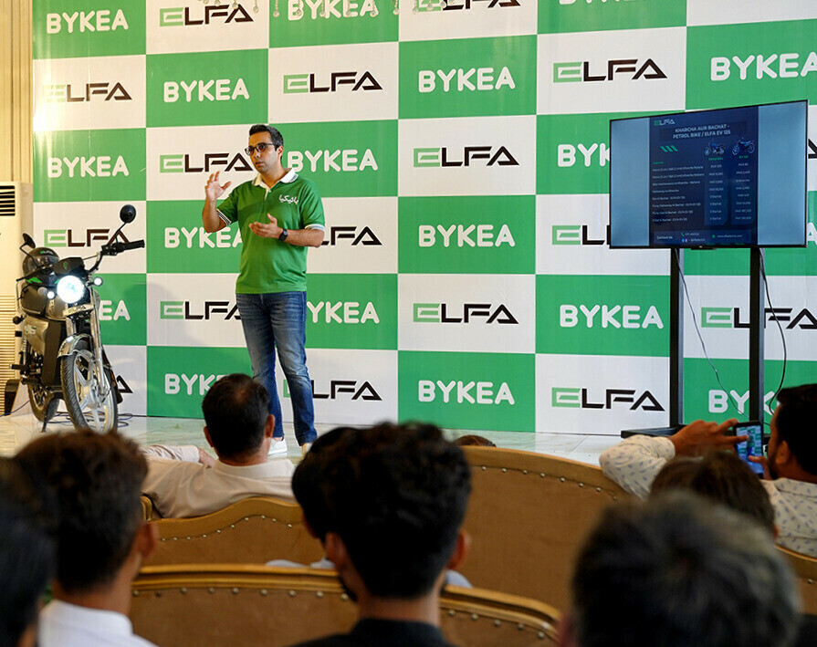  Rafiq Malik, COO Bykea, explaining to Bykea driving-partners about the benefits of transitioning to electric bikes 