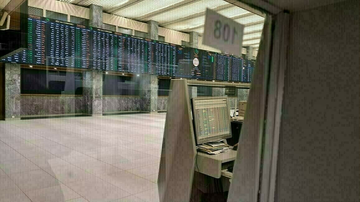 Bulls return to bourse, KSE-100 settles at new record high
